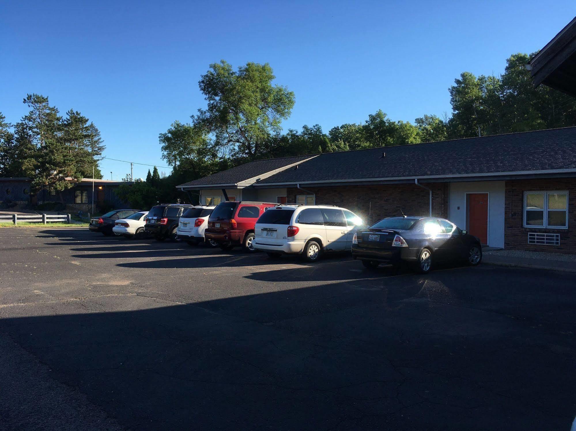 Amerivu Inn & Suites - St Croix Falls Saint Croix Falls Esterno foto